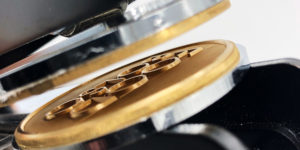 オリジナルロゴをおしゃれな立体感で演出するエンボッサー(型押しスタンプ)