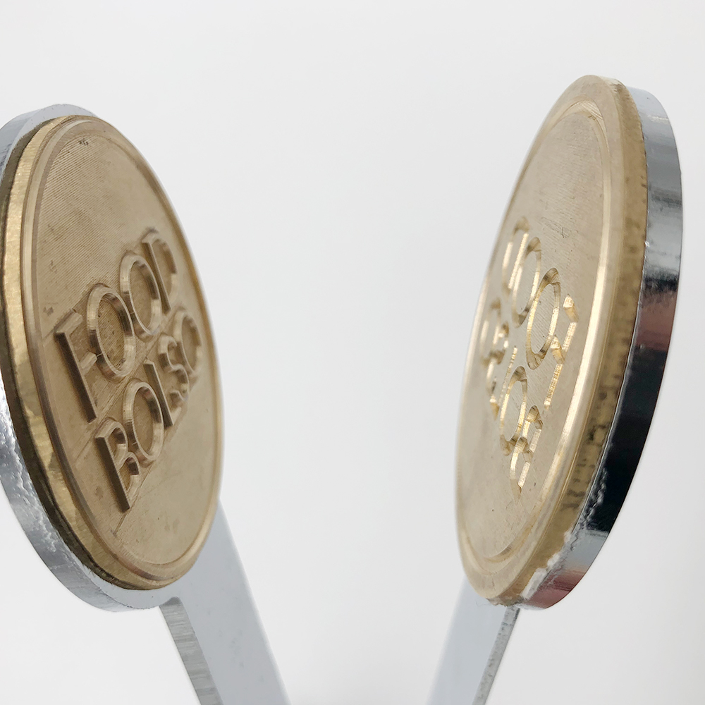 オリジナルロゴをおしゃれな立体感で演出するエンボッサー(型押しスタンプ)