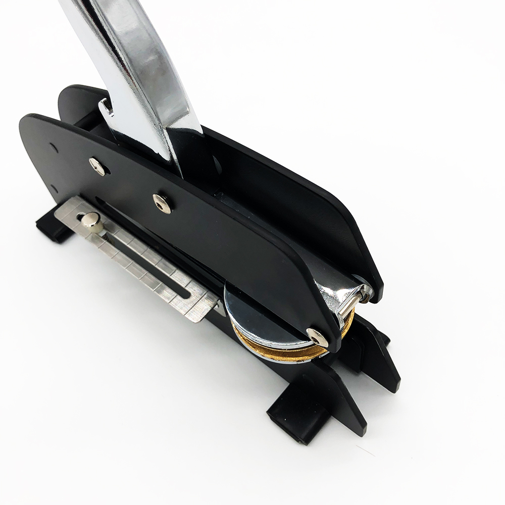 オリジナルロゴをおしゃれな立体感で演出するエンボッサー(型押しスタンプ)